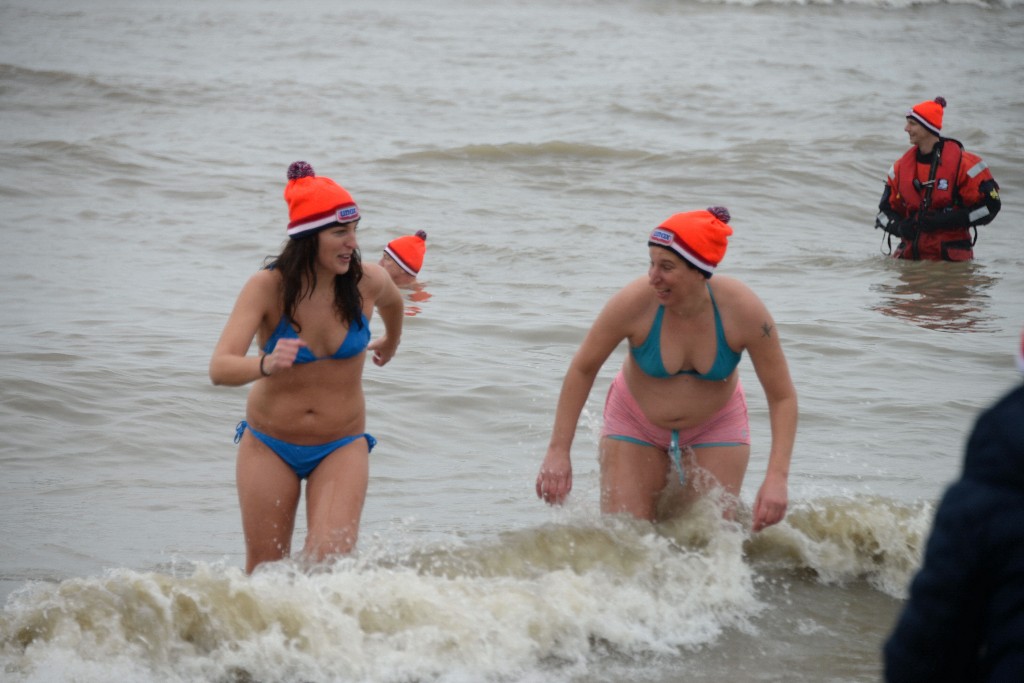 ../Images/Nieuwjaarsduik Noordwijk 2020 124.jpg